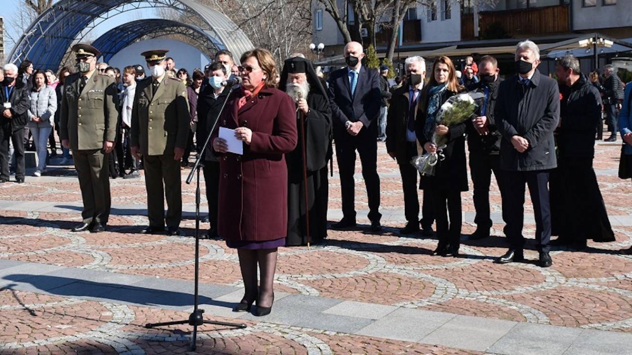 В Ловеч отбелязаха 3 март с тържествена церемония