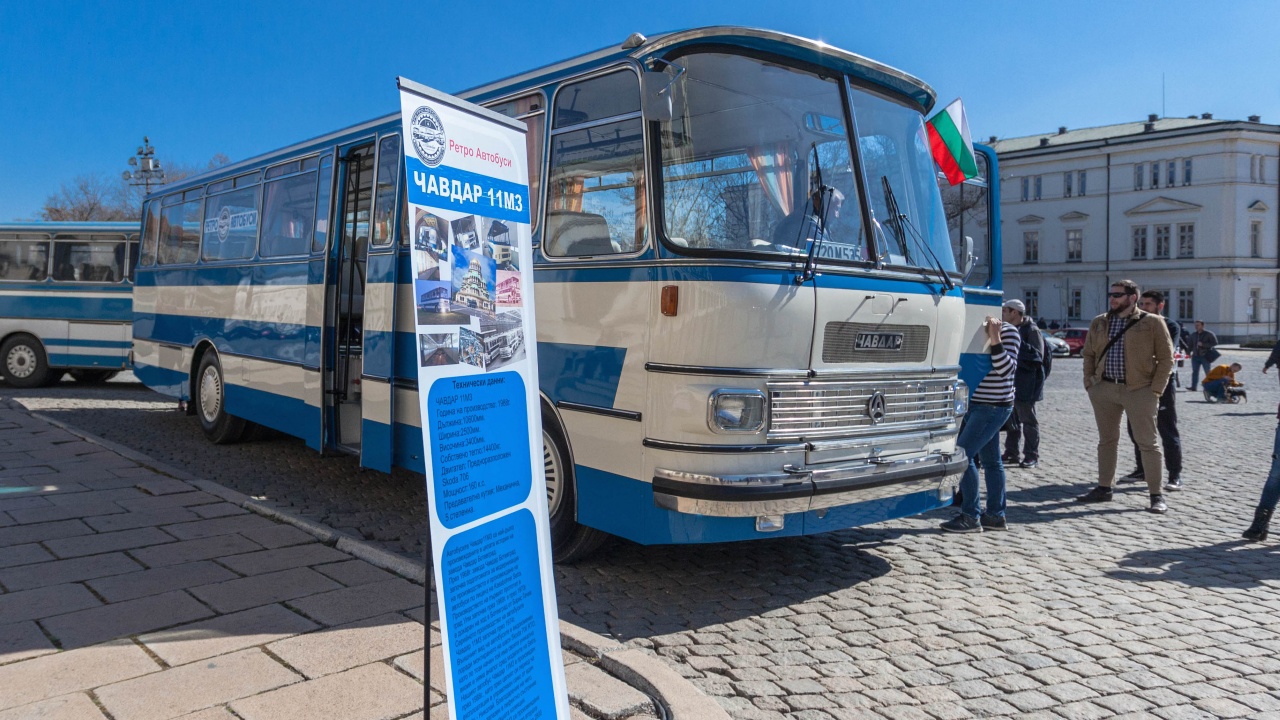 Ретроавтобуси дефилираха в София