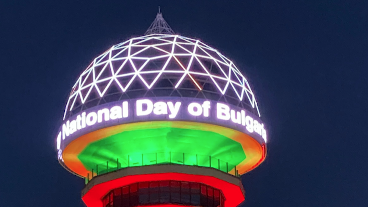 И кулата Атакуле в Анкара светна в цветовете на националния ни трибагреник