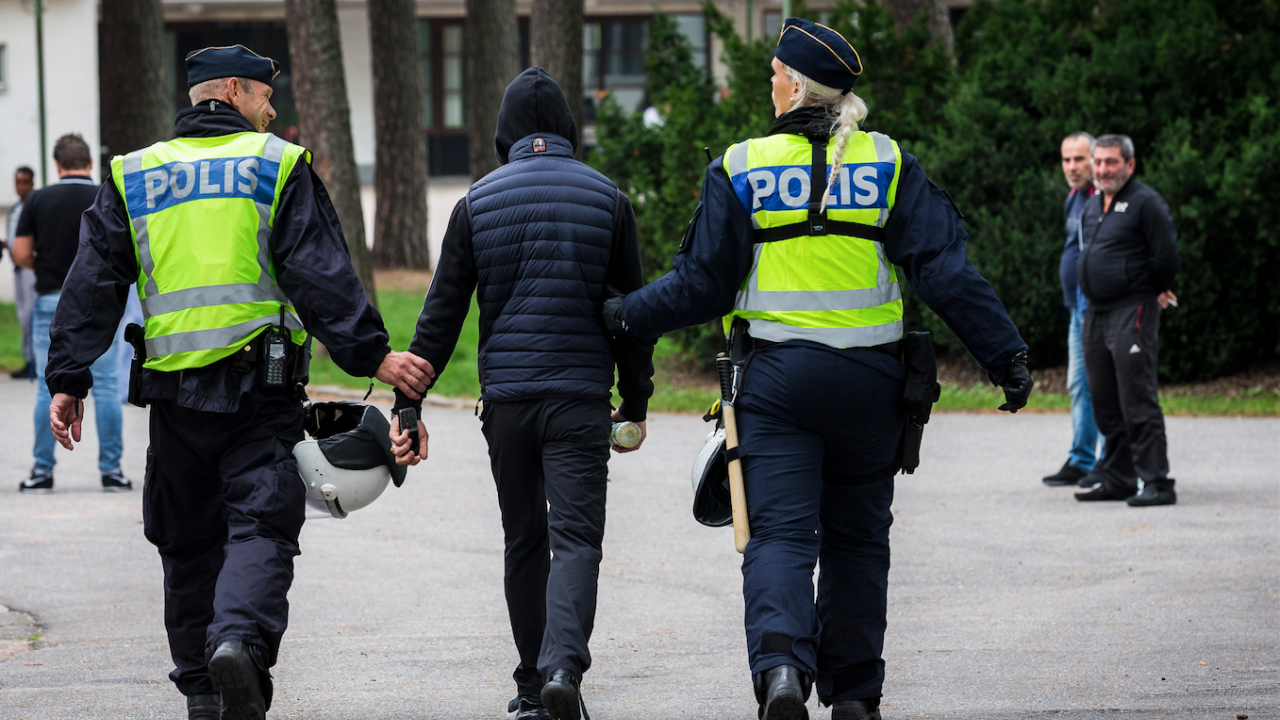 Полицията в Стокхолм разпръсна демонстрация срещу ковид ограниченията
