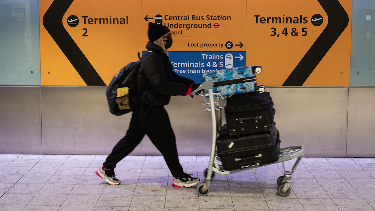 Нови изисквания за пътниците, които тръгват от Англия за чужбина 