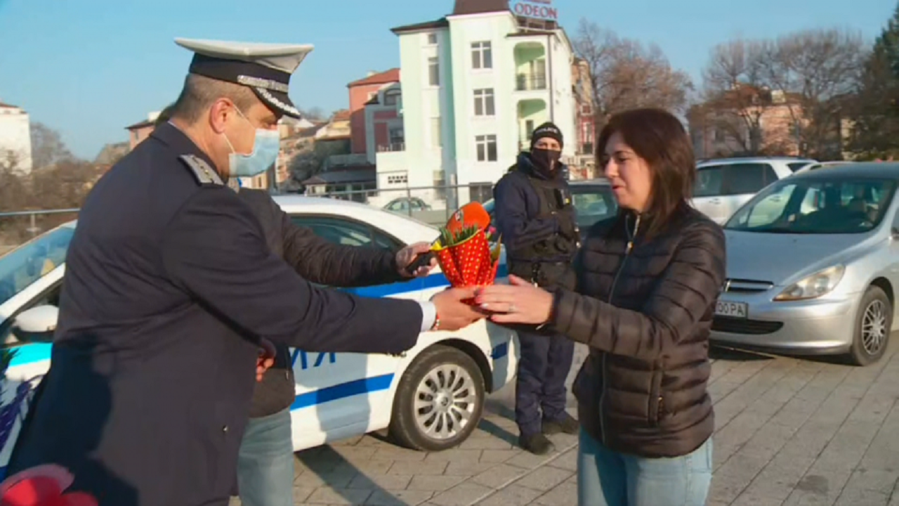 В Пловдив: Цвете на пътя