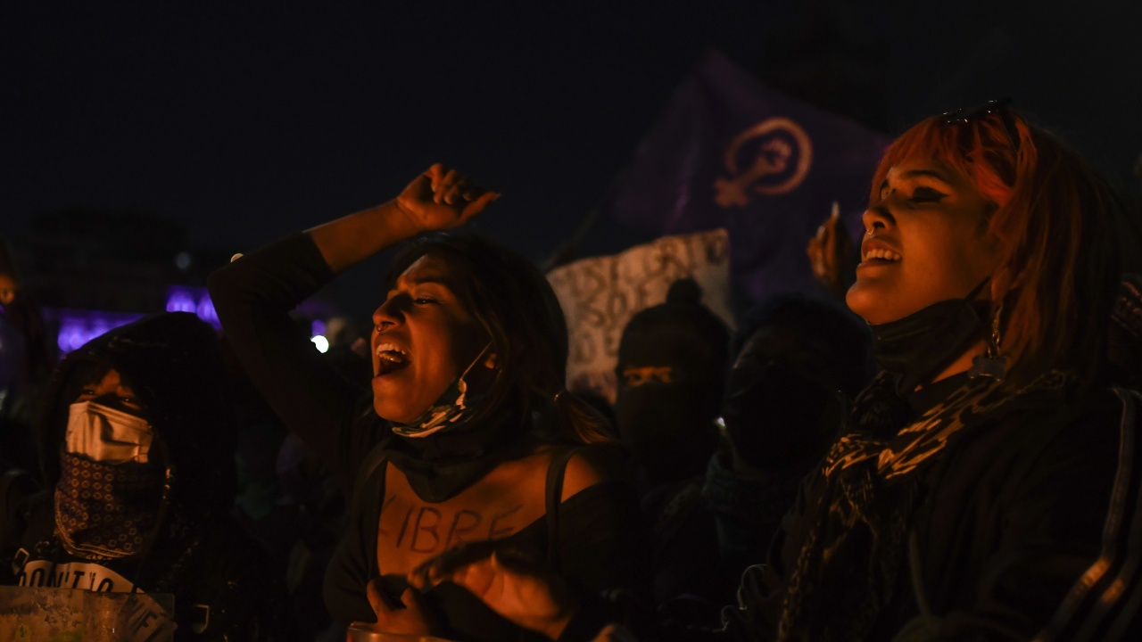 Хиляди жени протестираха в Мексико срещу сексуалното насилие