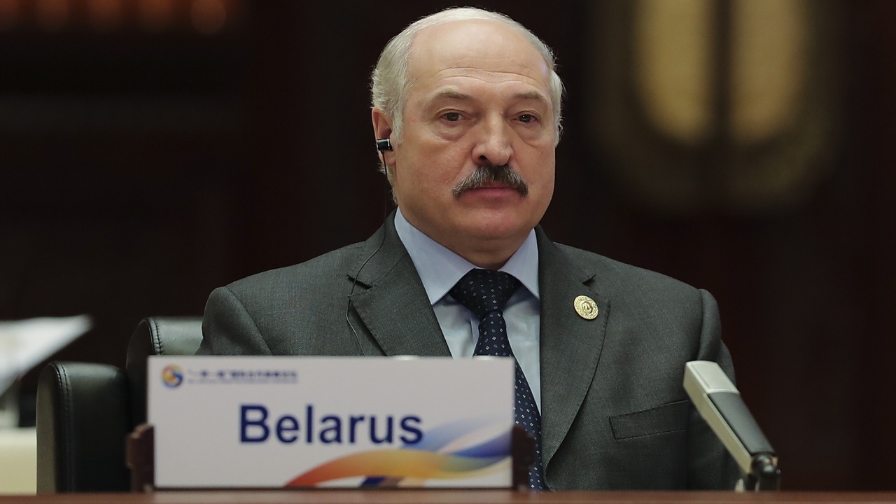 Филм разказва за богатството на Лукашенко