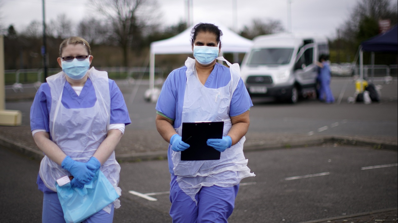 Великобритания нае медицински сестри от чужбина в претоварените  болници