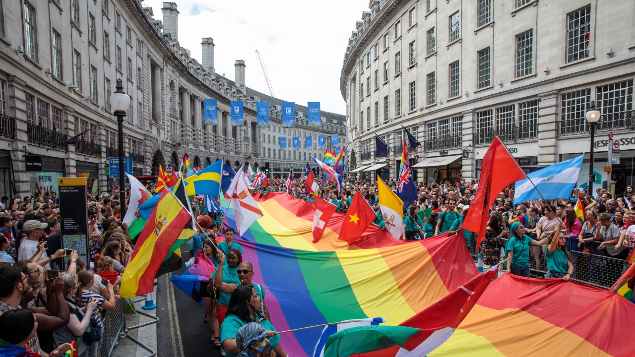 Евродепутатите обявиха ЕС за "зона на свобода" за хората от ЛГБТ общността