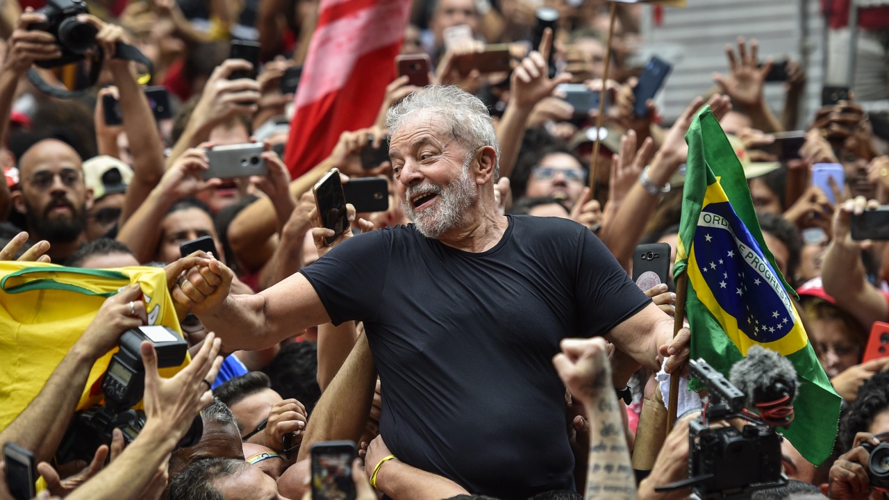 Бившият президент на Бразилия Лула да Силва се ваксинира срещу COVID-19