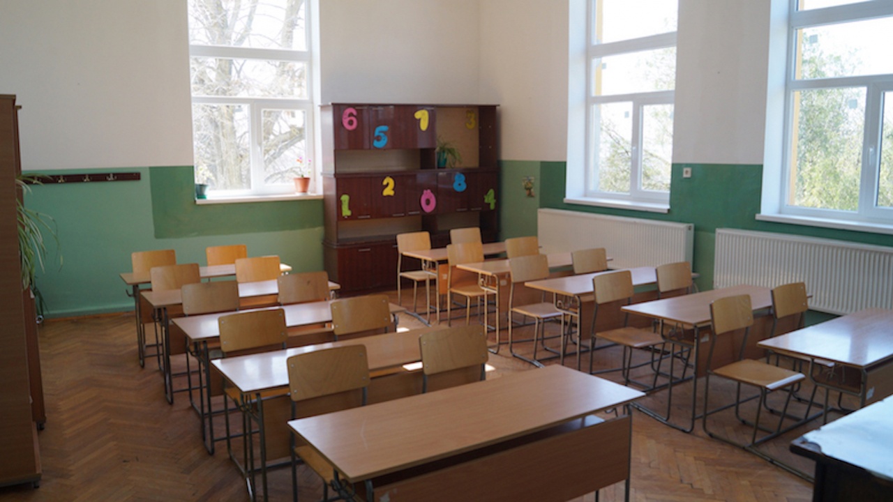 Преустановяват се присъствените учебни занятия от 5 до 12 клас в област Враца