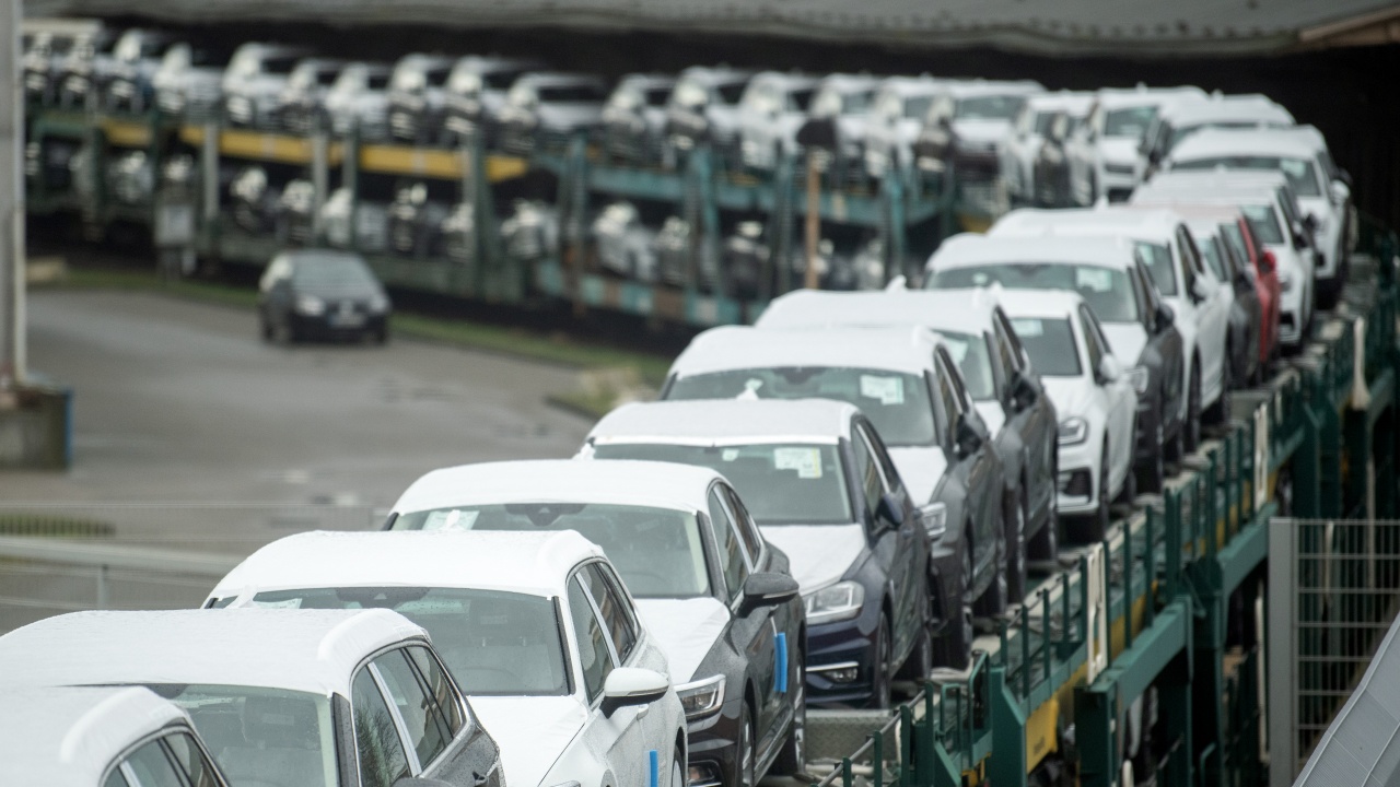 Пореден спад при продажбите на нови автомобили в ЕС и България 