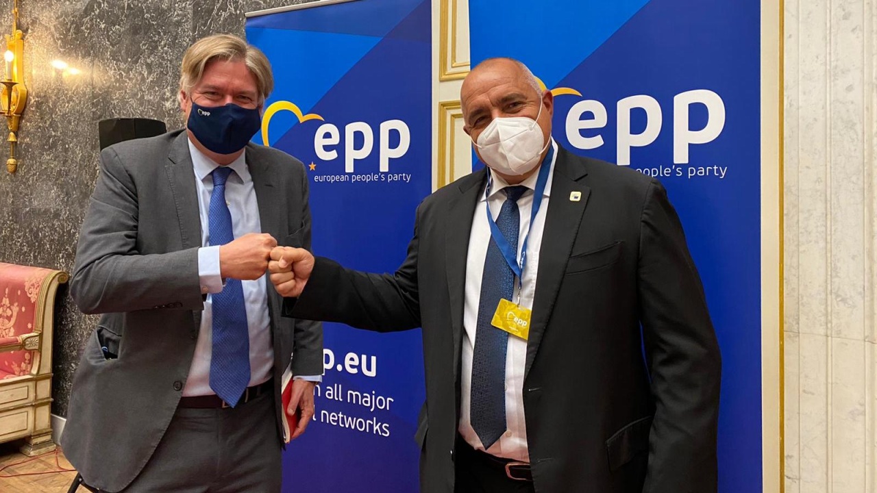 Бойко Борисов проведе телефонен разговор с генералния секретар на ЕНП Антонио Лопес