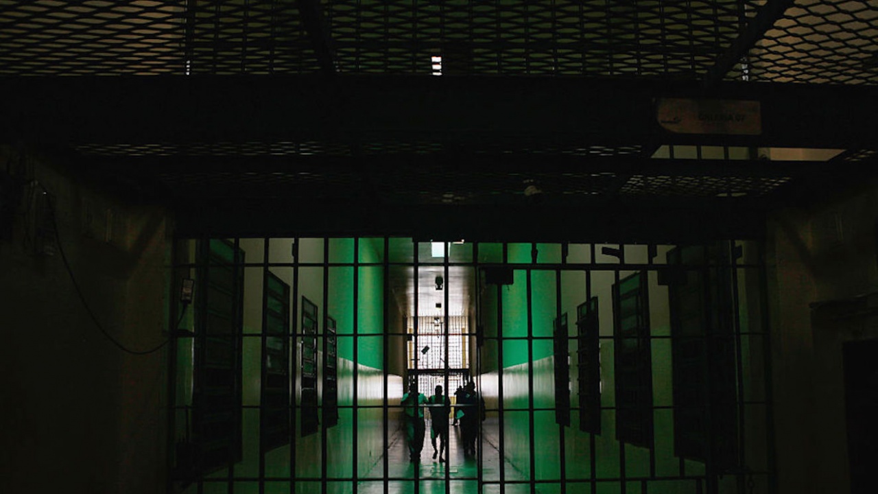Полковник Петър Петров остава в ареста