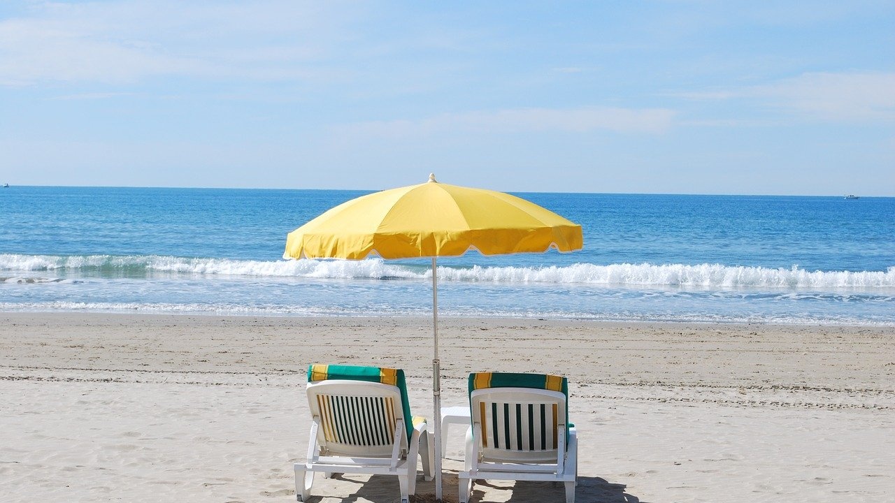 БХРА: Чадърите и шезлонгите на плажа трябва да са безплатни!