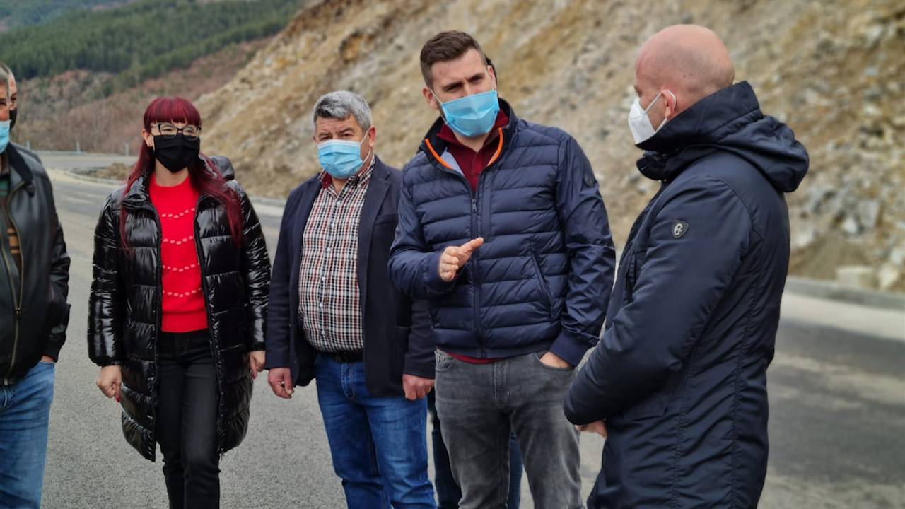 Кандидат-депутатите от ГЕРБ направиха оглед на ремонта на пътя с. Дъбница - с. Вълкосел – с. Сатовча