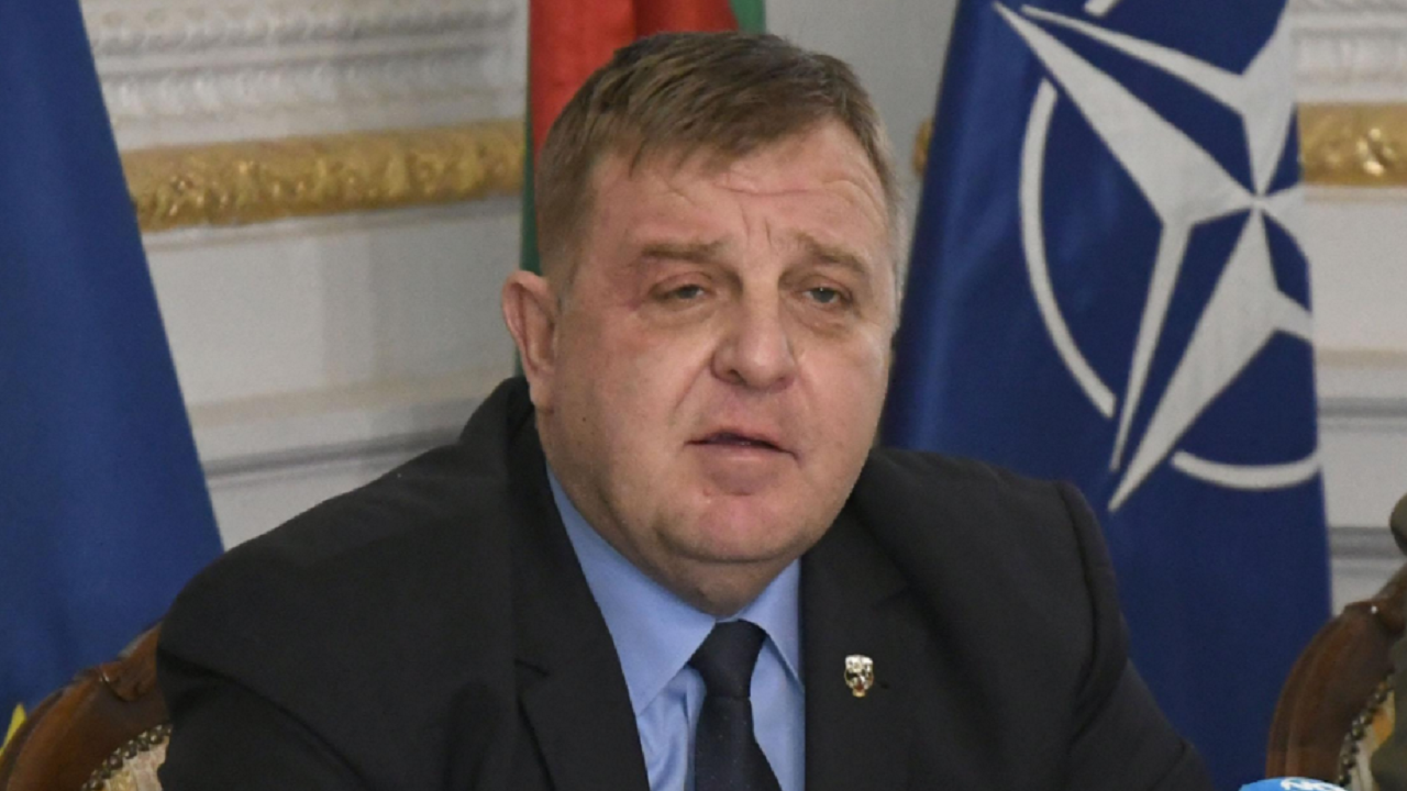 Министър Каракачанов с подробности за заловения шпионин от МО 
