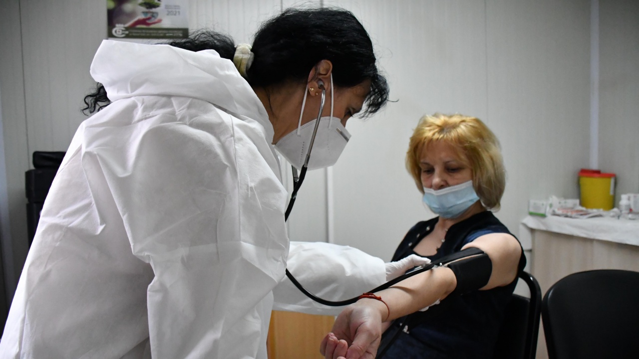Специалист: Хората с алергии могат да се ваксинират спокойно срещу COVID-19