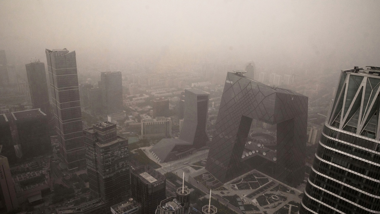 Пекин е обхванат от пясъчна буря за втори път за две седмици