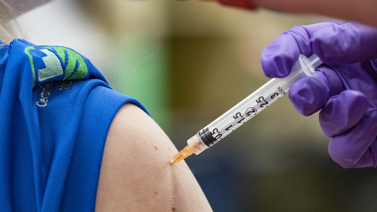 Германия съобщи за още случаи с тромби у ваксинирани с "АстраЗенека"