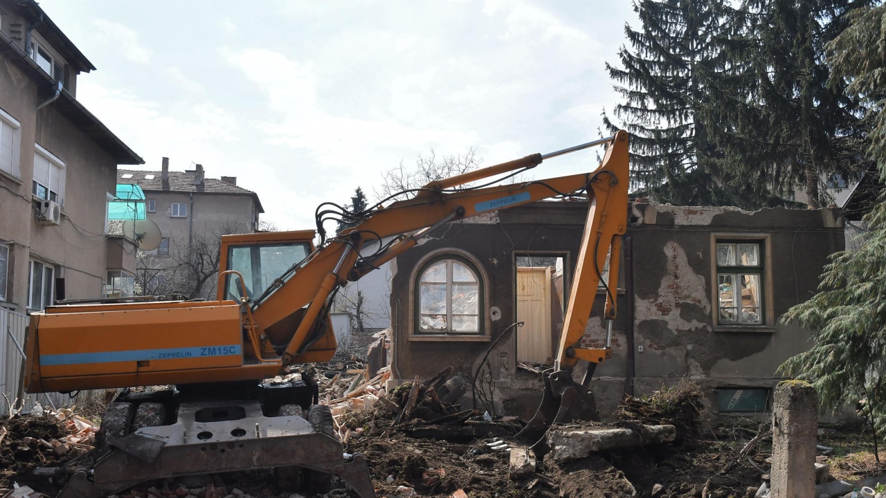 Събориха къщата на Димитър Димов в столицата