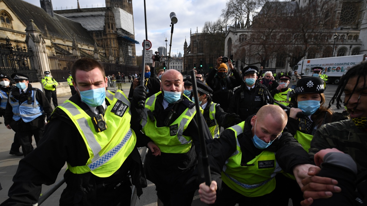 Мощни протести в Англия и Уелс срещу даването на повече права на полицията 