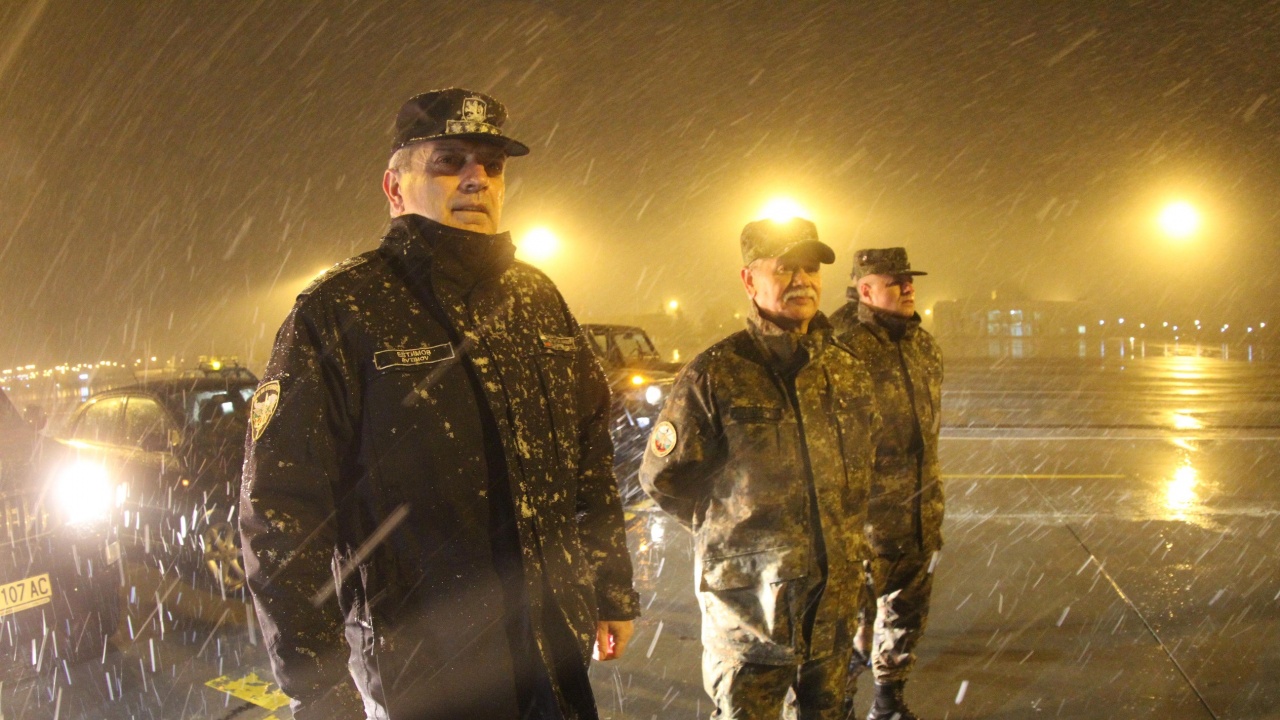 Началникът на отбраната посрещна военнослужещите от 41-ия военен контингент