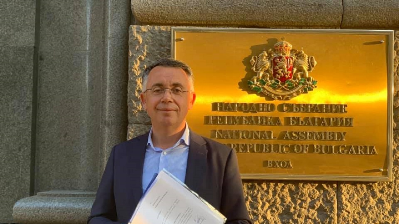 Хасан Азис се отказа от депутатското си място