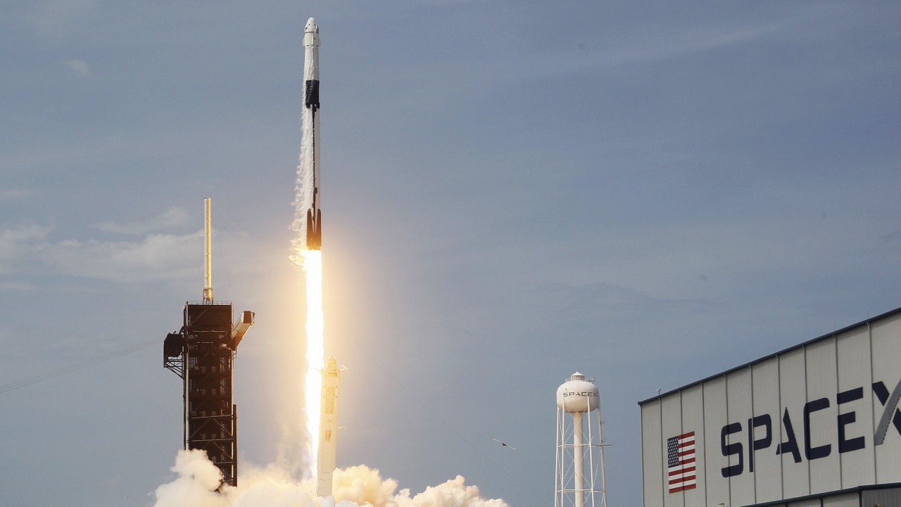 SpaceX изстреля пореден пакет сателити за интернет