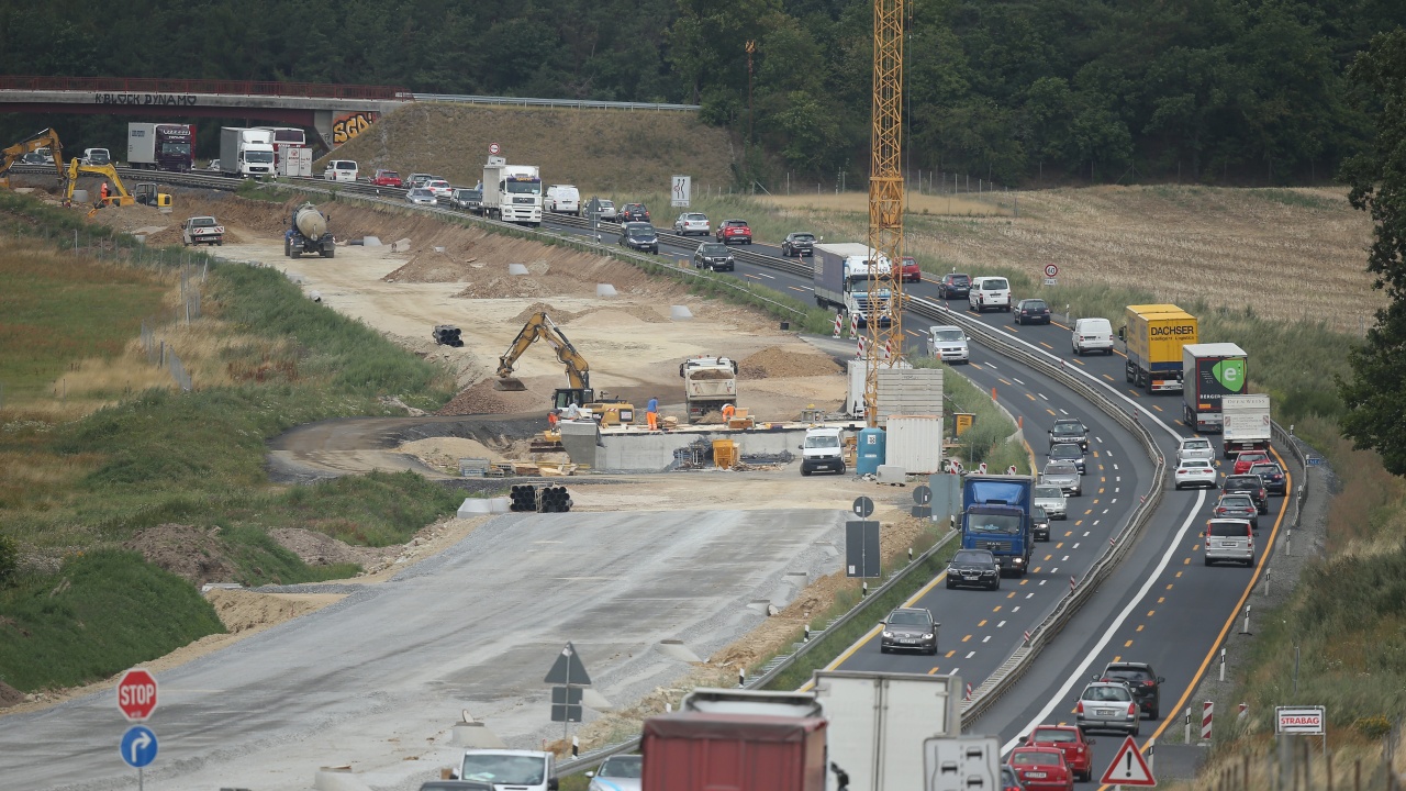 Десет са офертите за строителството на последните 16,5 км от АМ "Европа" между Сливница и София