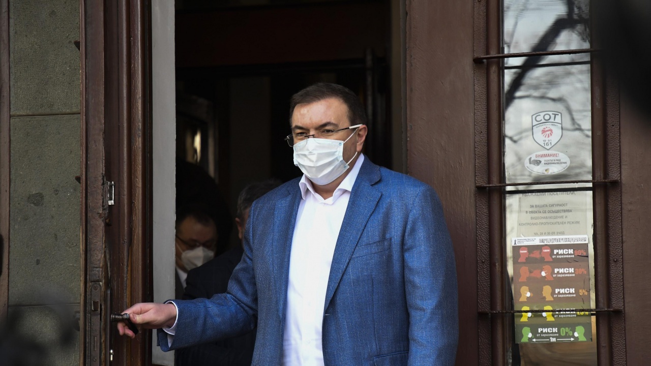 Проф. Ангелов: Обсъждаме разхлабването и на други мерки