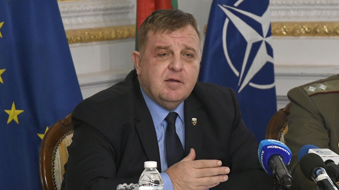 Каракачанов ще посети Висшето военновъздушно училище "Георги Бенковски" 