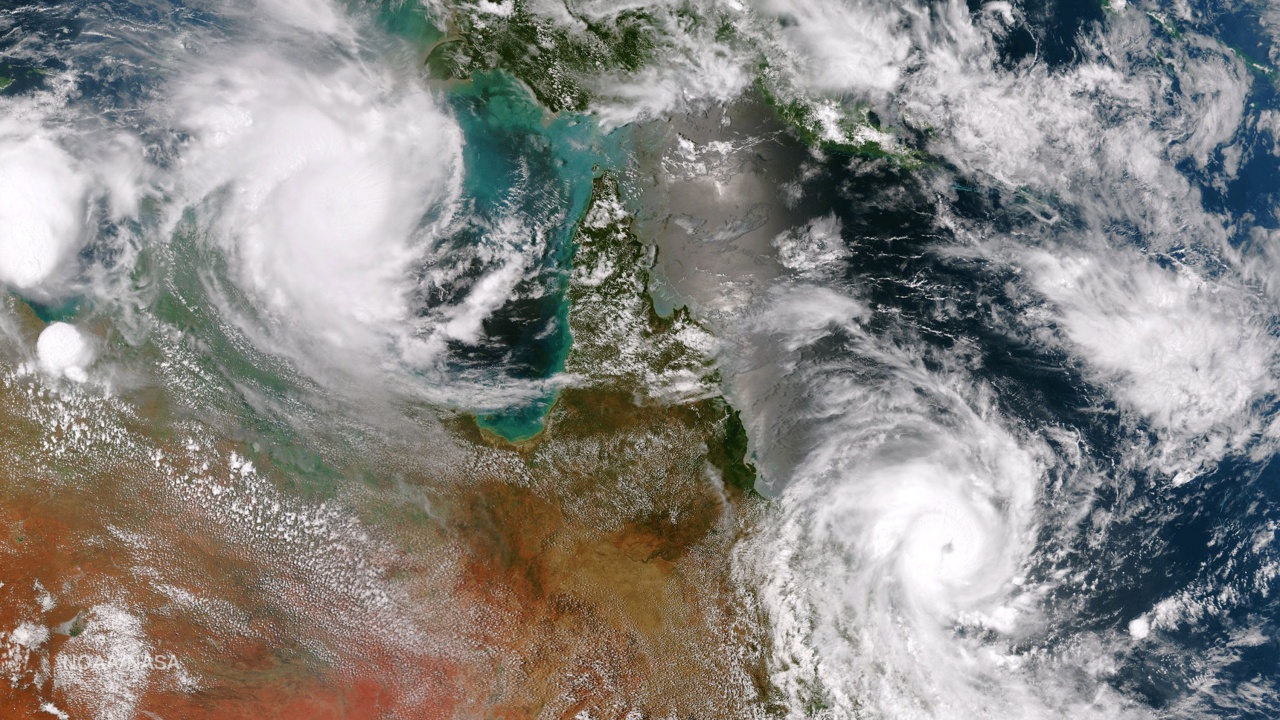 Тропически циклон нанесе щети на градове в Австралия и прекъсна електричеството на 31 500 души