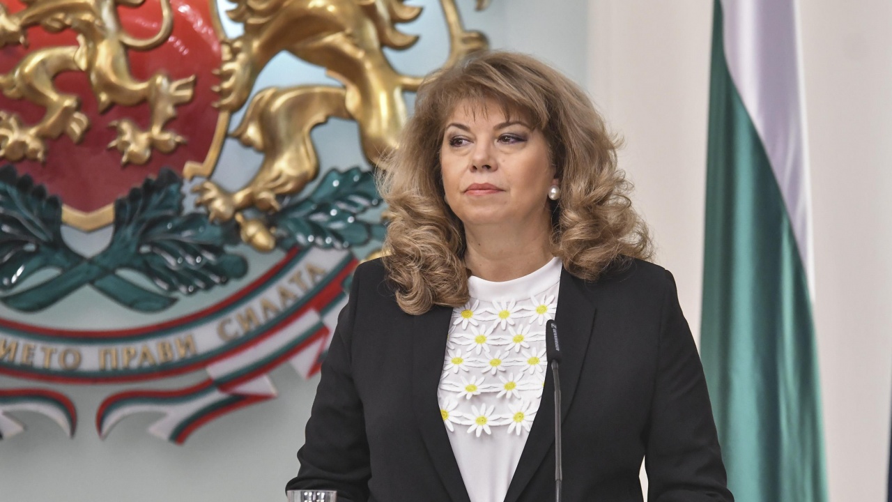 Илияна Йотова отвърна на нападките на премиера за разделението и Радев