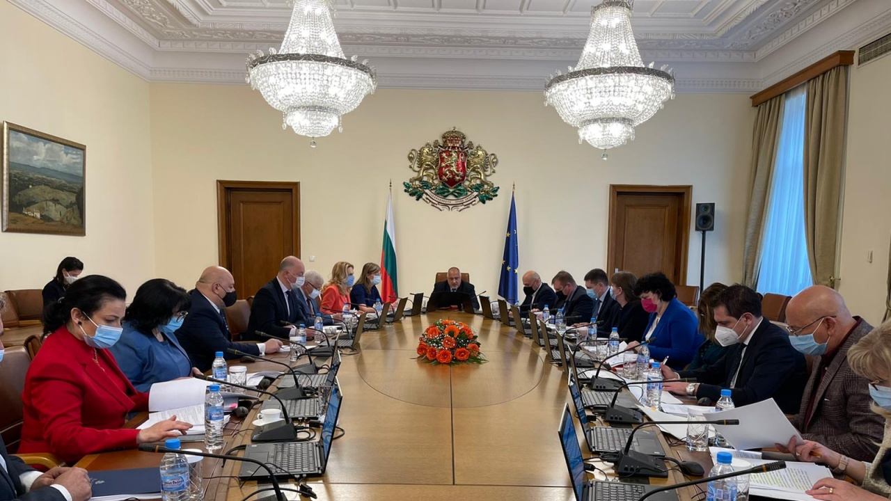 Борисов депозира оставката на ръководения от него Министерски съвет