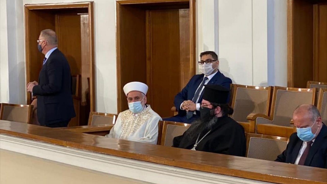 Главният мюфтия дойде в парламента, патриарх Неофит отсъстваше