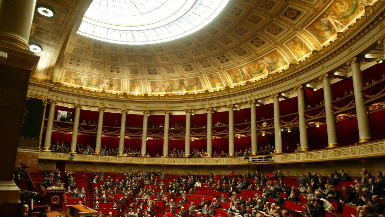 Френският парламент прие спорния закон за всеобщата сигурност