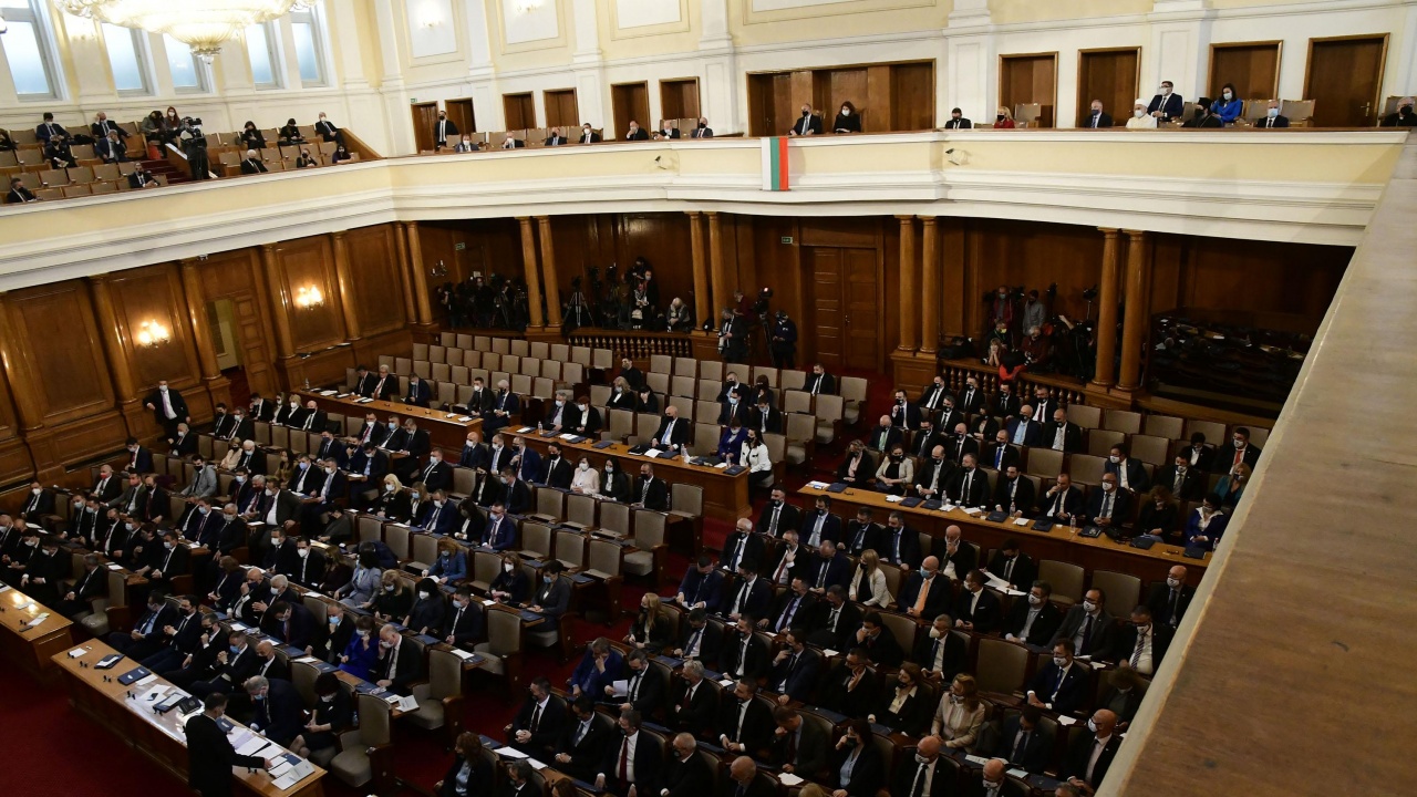 Анализатори: Борисов спаси имиджа си с подадената оставка