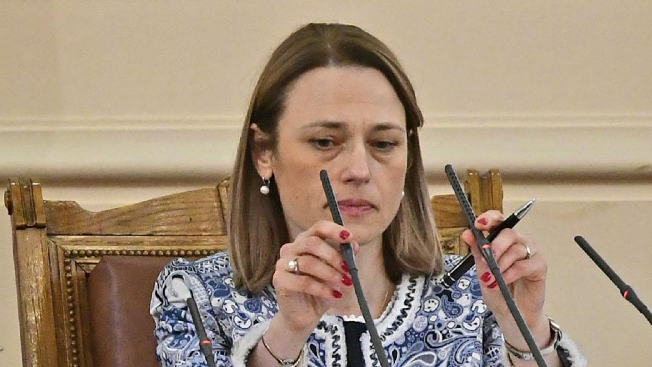 Председателят на НС Ива Митева честити Деня на Конституцията и на юристите