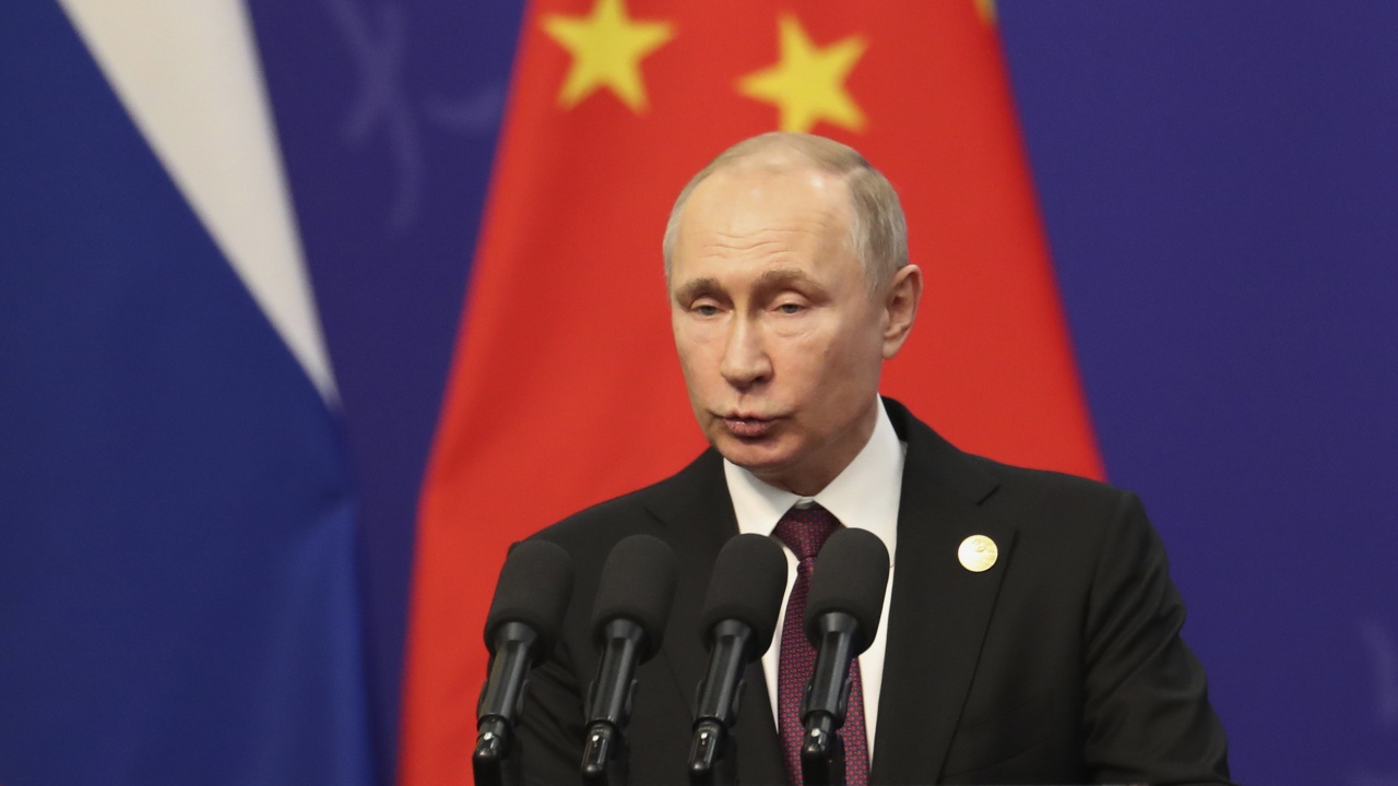 Путин подкрепи "Идиот"
