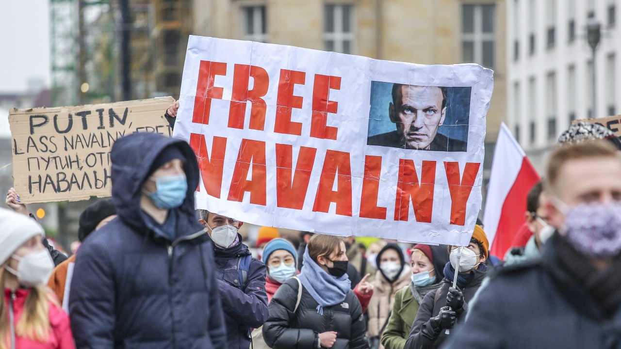 Поддръжник на Навални осъден на две години затвор за публикации в Туитър