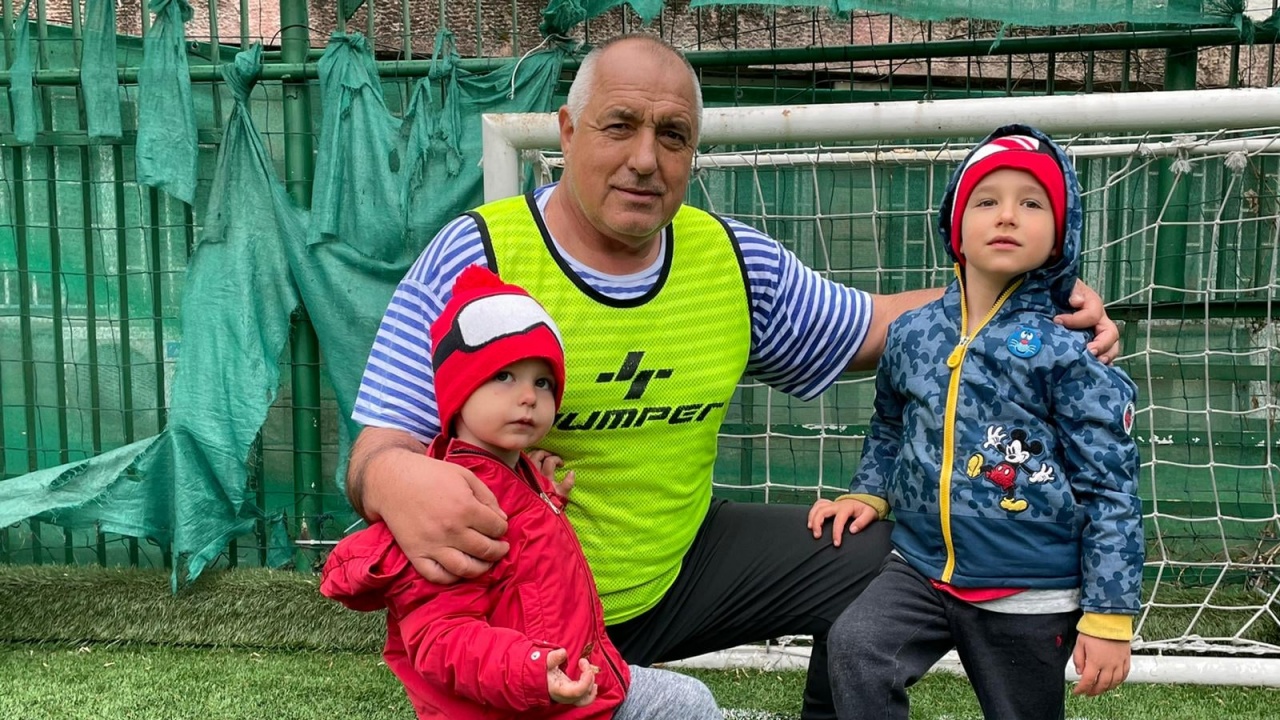 Борисов публикува снимка с внуците и заяви: Играта ни върви! 