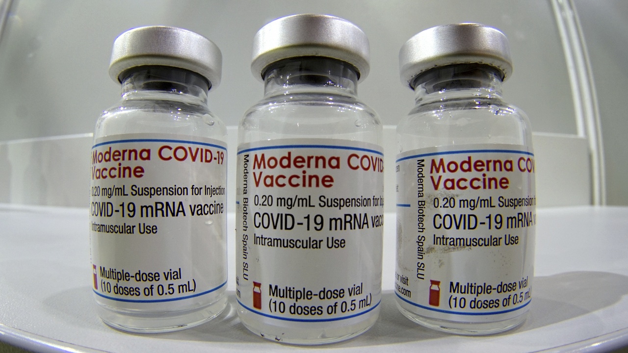 Испания обмисля да забави втората доза на ваксините на Moderna и Pfizer
