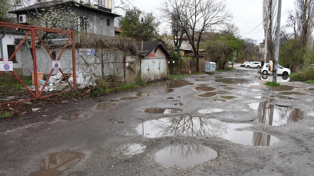 Абсурдно, но факт: Тази улица в София е "Зелена зона"