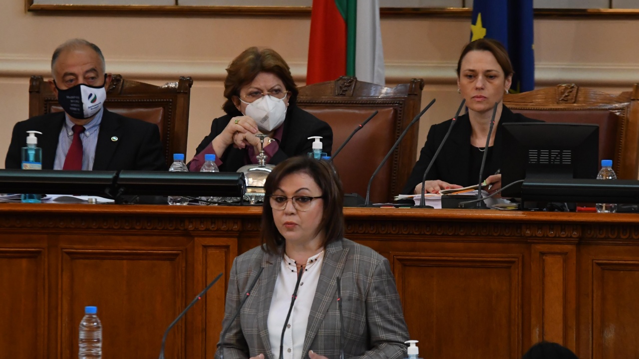 Правната комисия реши да разгледа проекта на Корнелия Нинова за мораториум върху решения на МС