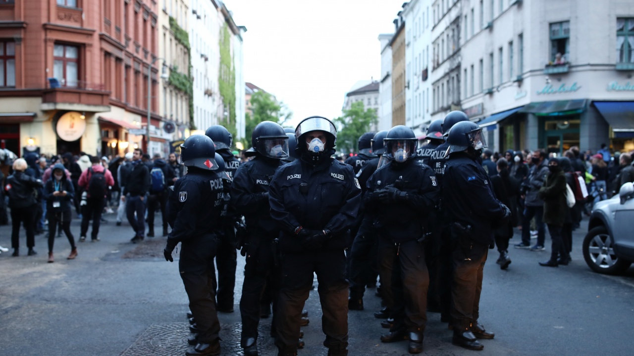 Берлинската полиция използва сълзтворен газ, за да разпръсне протест 