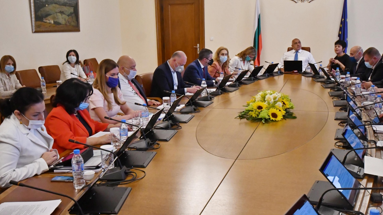 След часове на караници парламентът наложи мораториум върху решенията на "Борисов" 3