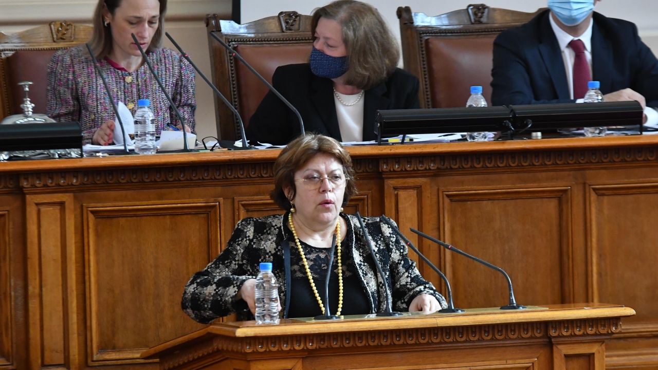 Дончева не си представя сценаристите на Слави в Министерския съвет