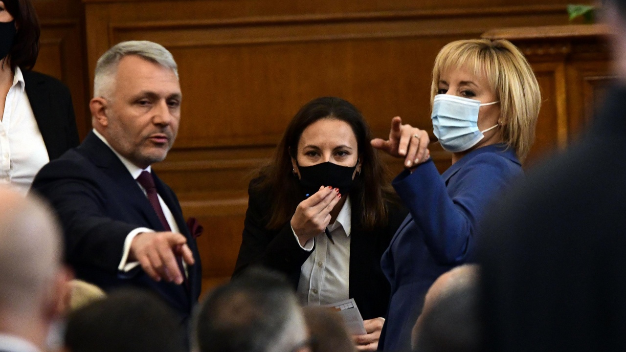Скандал: Хаджигенов, Капон и Бабикян пробваха да избягат от Манолова