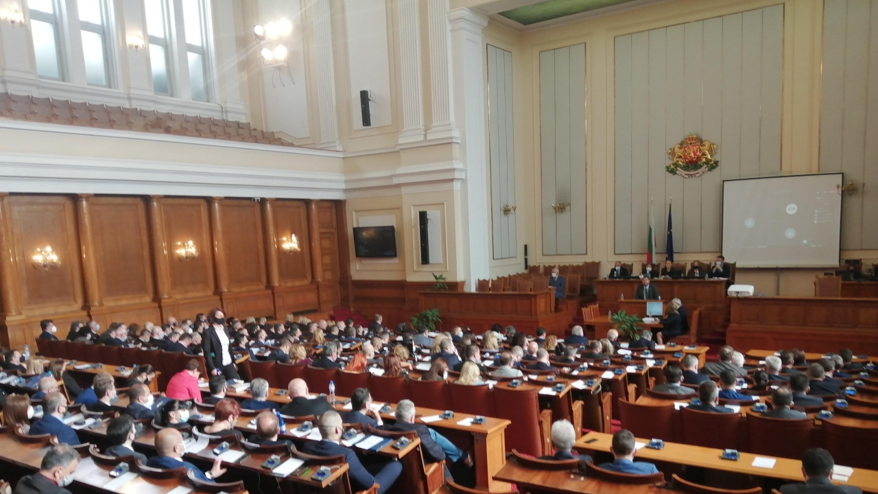 Новият парламент набързо измени Изборния кодекс: Очакват се радикални промени