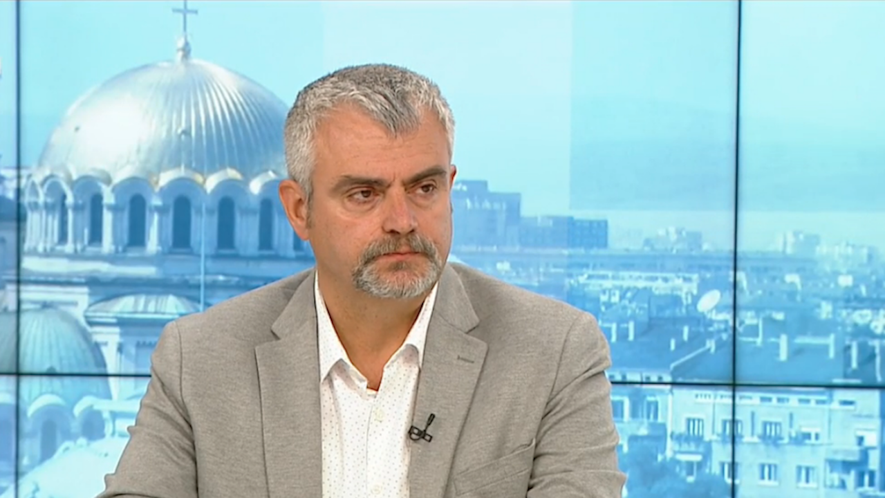 От ВМА предредили с часове чакащи за флакони лекари: Вече ще трябва да се бием за ваксини!