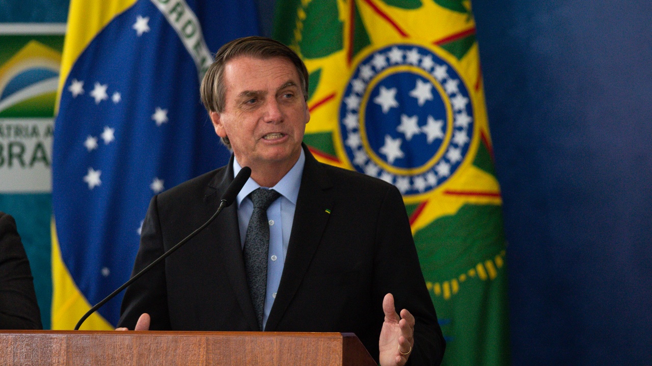 Бразилски депутати разследват действията на Болсонаро за справяне с пандемията от коронавируса