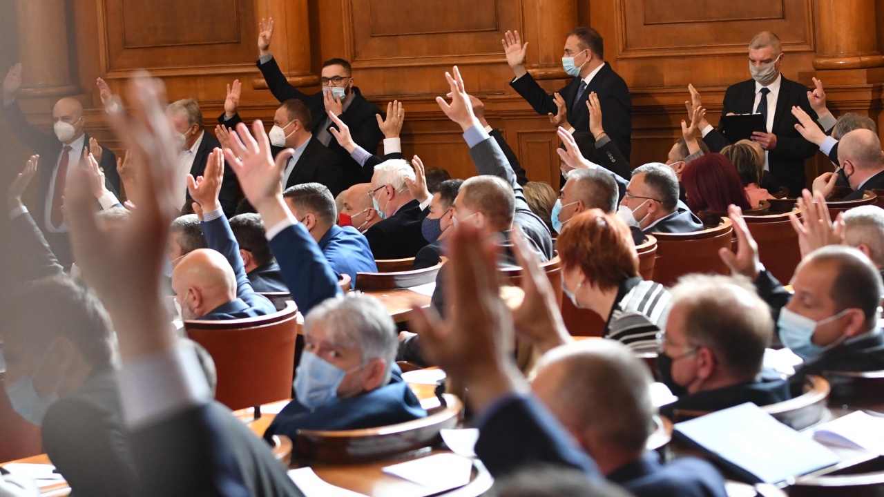 Първан Симеонов: Този парламент излъчва тотален хаос, промяната се дискредитира